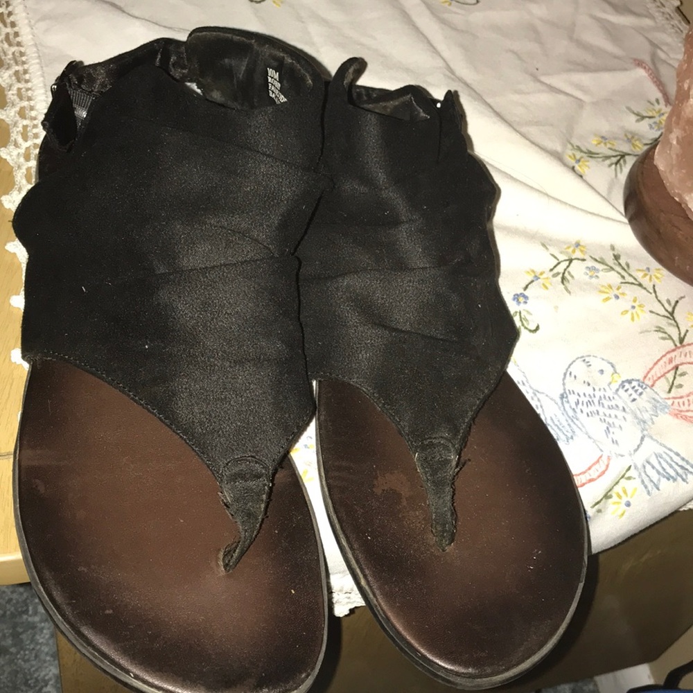 BLACK SANDALS